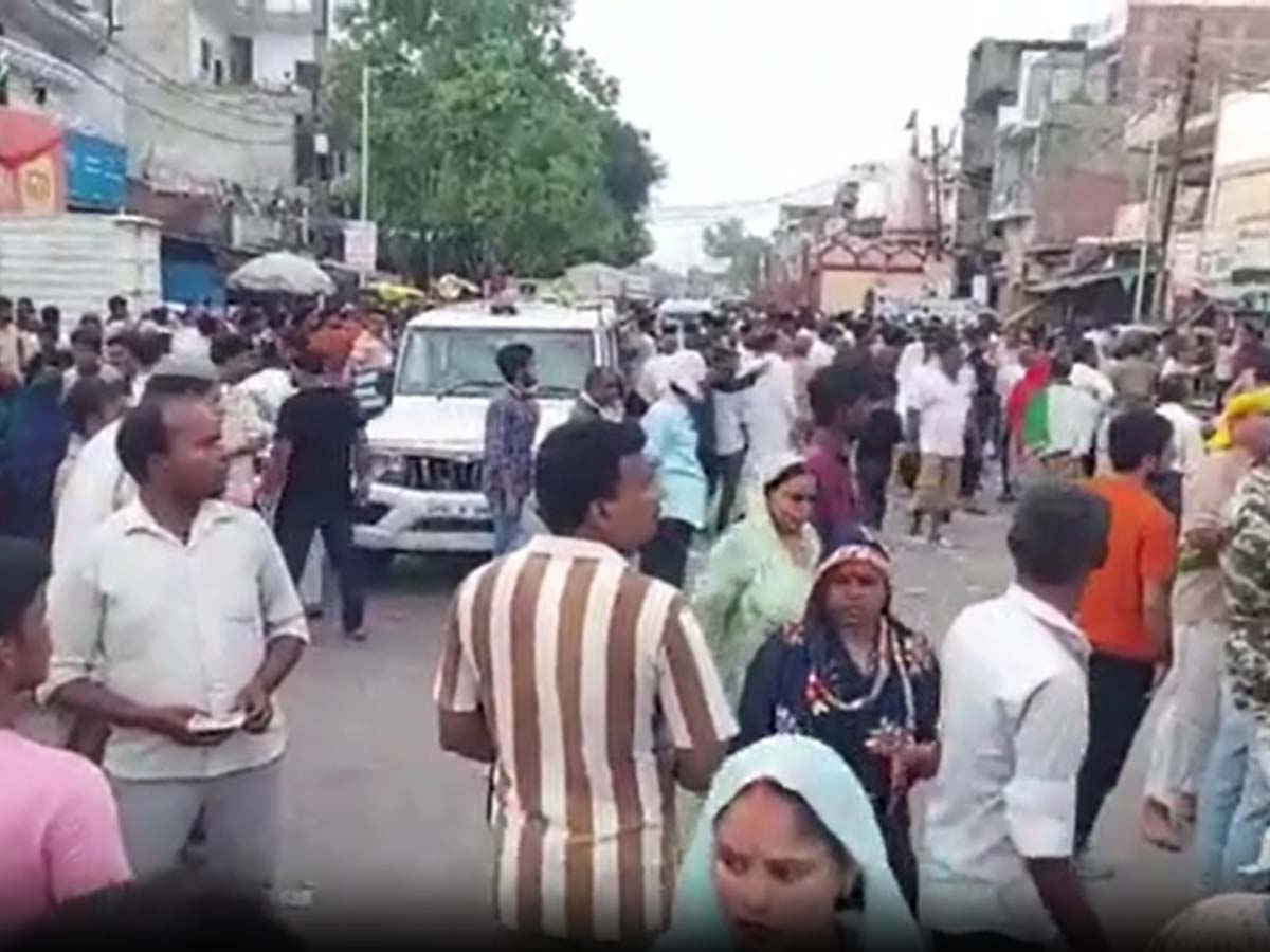UP News: गोंडा में मोहर्रम के जुलूस में 2 लोगों की मौत 12 जख्मी; मातम में बदला त्योहार UP News: गोंडा में मोहर्रम के जुलूस में 2 लोगों की मौत 12 जख्मी; मातम में बदला त्योहार