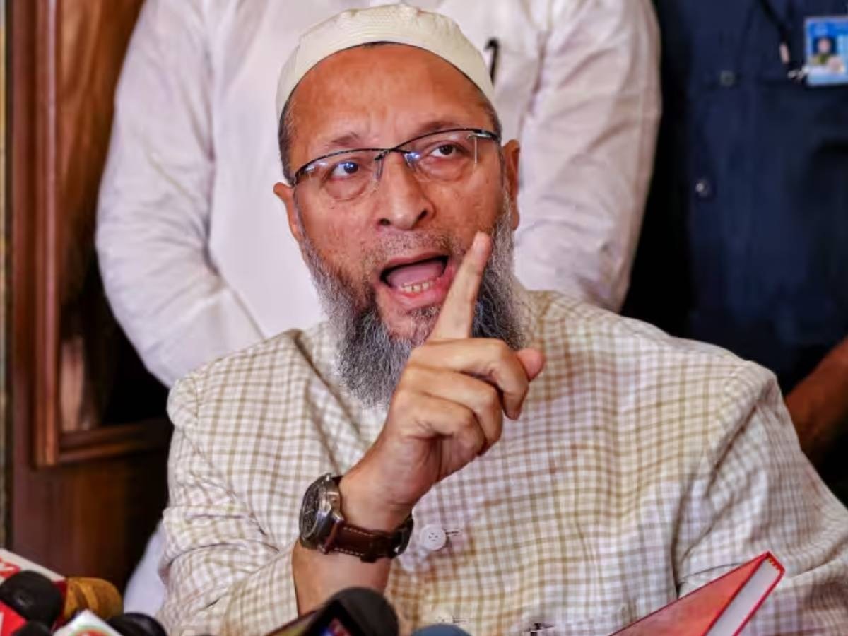 Asaduddin Owaisi on UP Police: यूपी पुलिस के किस फैसले पर भड़के ओवैसी, कहा- कांवड़िया गलती से मुसलमान की दुकान...