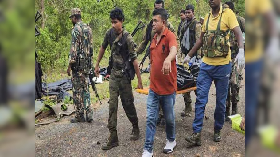 Naxal Encounter: महाराष्ट्र के गढ़चिरौली में पुलिस और माओवादियों के बीच भीषण गोलीबारी, मारे गए 12 नक्सली