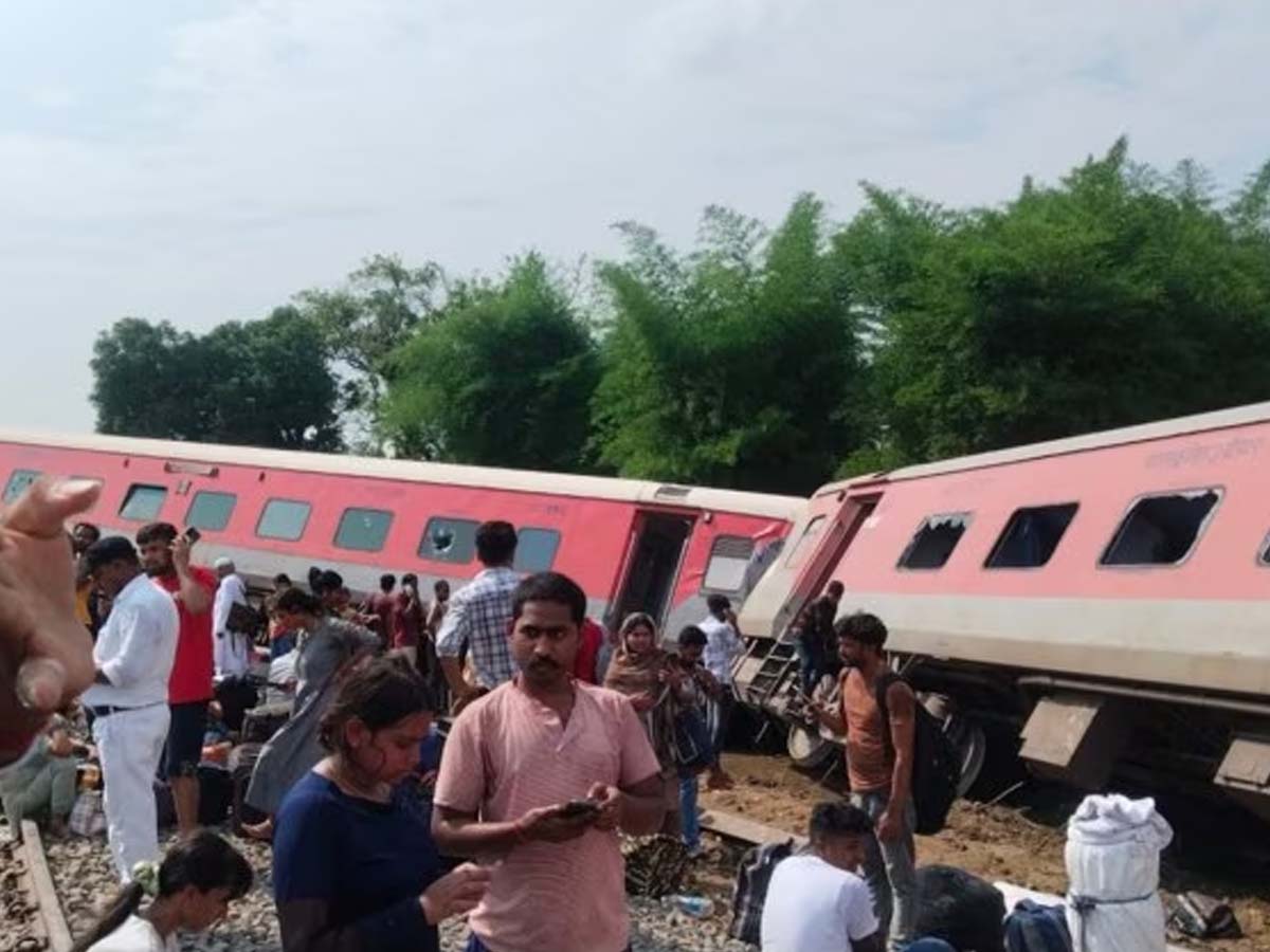 उत्तर प्रदेश के गोंडा में बड़ा हादसा! पटरी से उतरे चंडीगढ़-डिब्रूगढ़ृ एक्सप्रेस के 12 डिब्बे, 4 लोगों की मौत उत्तर प्रदेश के गोंडा में बड़ा हादसा! पटरी से उतरे चंडीगढ़-डिब्रूगढ़ृ एक्सप्रेस के 12 डिब्बे, 4 लोगों की मौत
