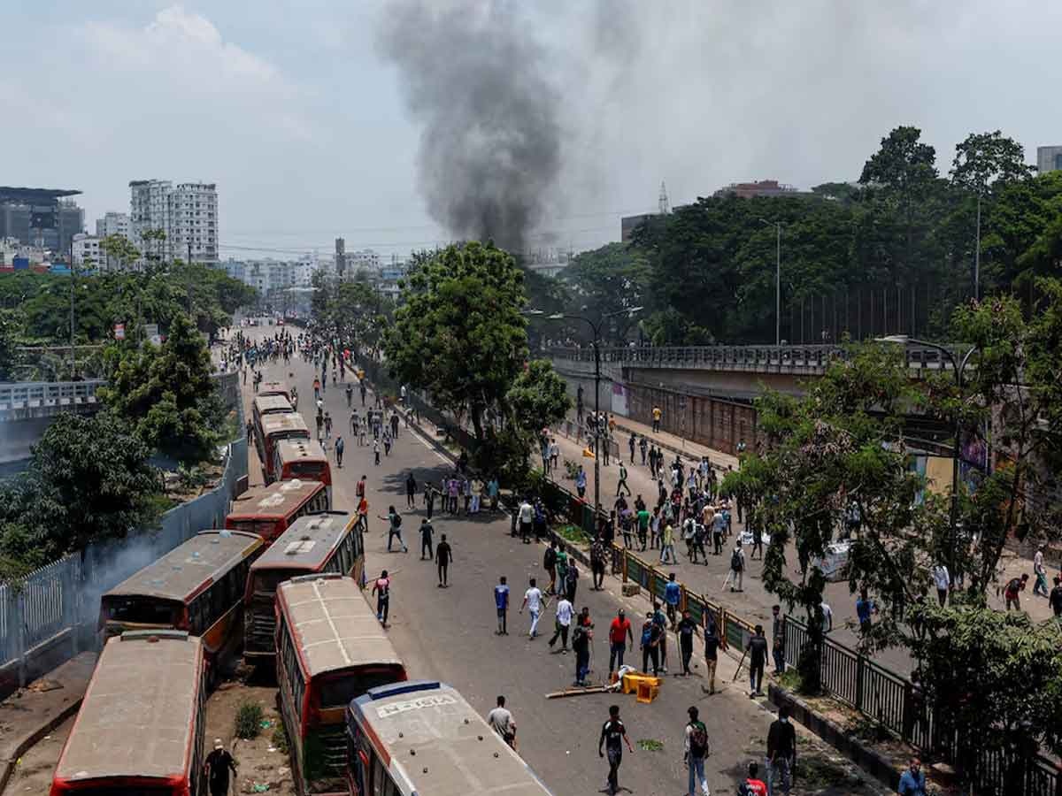 Anti-Quota Protest: बांग्लादेश में हालात बेहद गंभीर, अब तक 25 की मौत, देश भर में अर्धसैनिक बल तैनात, 10 बड़े अपडेट्स