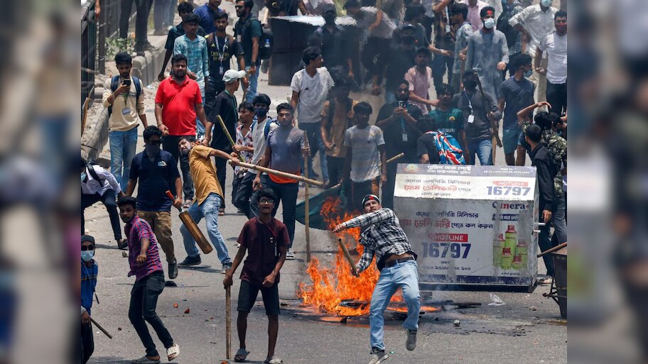 Bangladesh Protest Update: कैसे हैं बांग्लादेश के हालात? इंटरनेट, रेलवे और स्कूल पूरी तरह से ठप