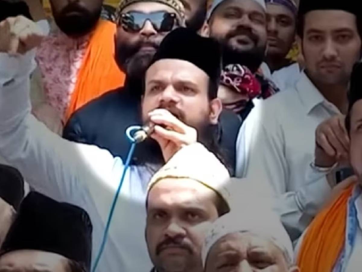 'सिर तन से जुदा' का नारा लगाने के मुल्जिम गौहर चिश्ती जेल से रिहा; बाहर आते ही बांटा ज्ञान! 'सिर तन से जुदा' का नारा लगाने के मुल्जिम गौहर चिश्ती जेल से रिहा; बाहर आते ही बांटा ज्ञान!
