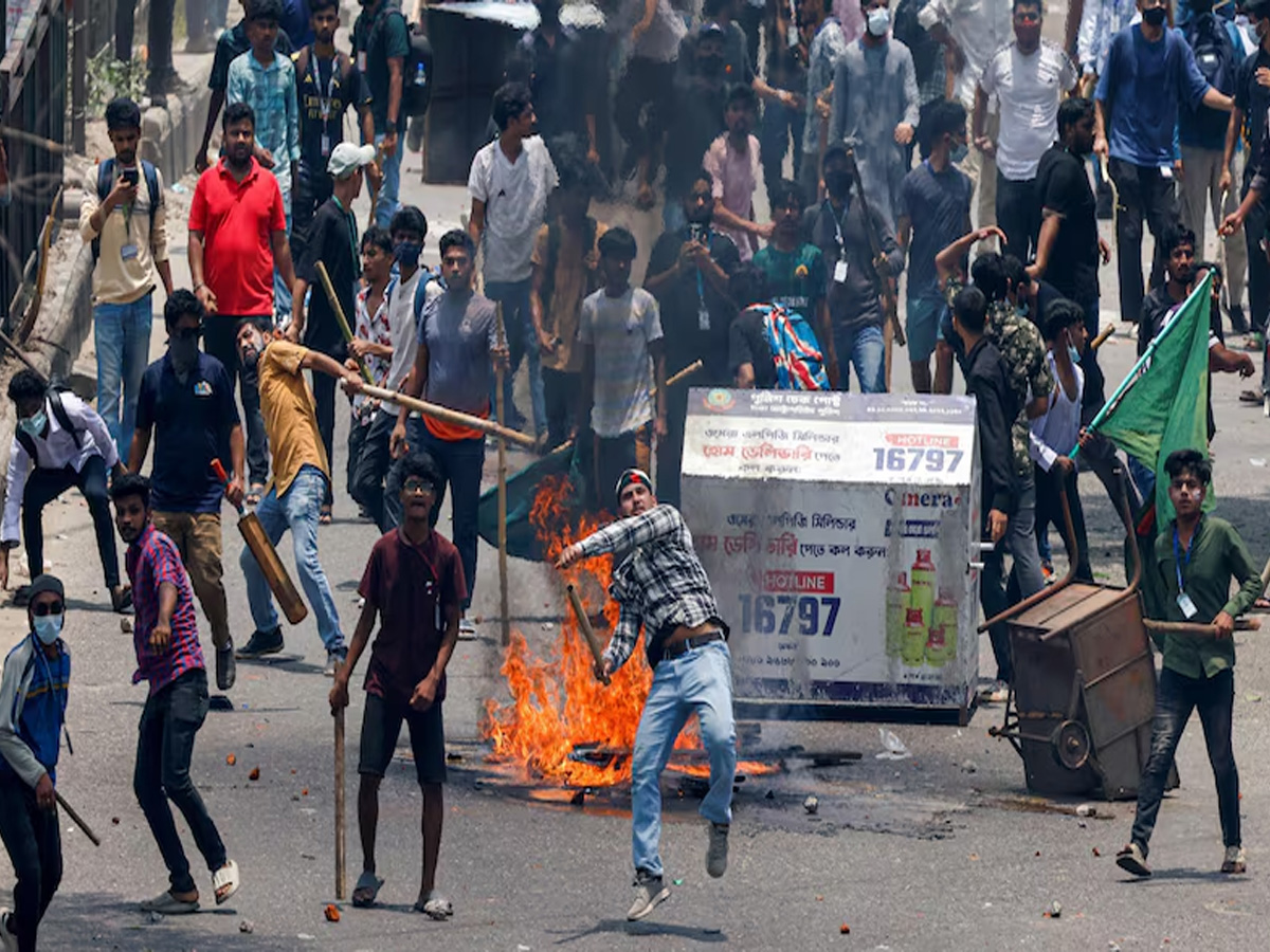 Bangladesh Protest Update: वेबसाइट हैक, कर्फ्यू और न्यूज चैनल ठप, जानें क्या हैं बांग्लादेश के हाल? Bangladesh Protest Update: वेबसाइट हैक, कर्फ्यू और न्यूज चैनल ठप, जानें क्या हैं बांग्लादेश के हाल?