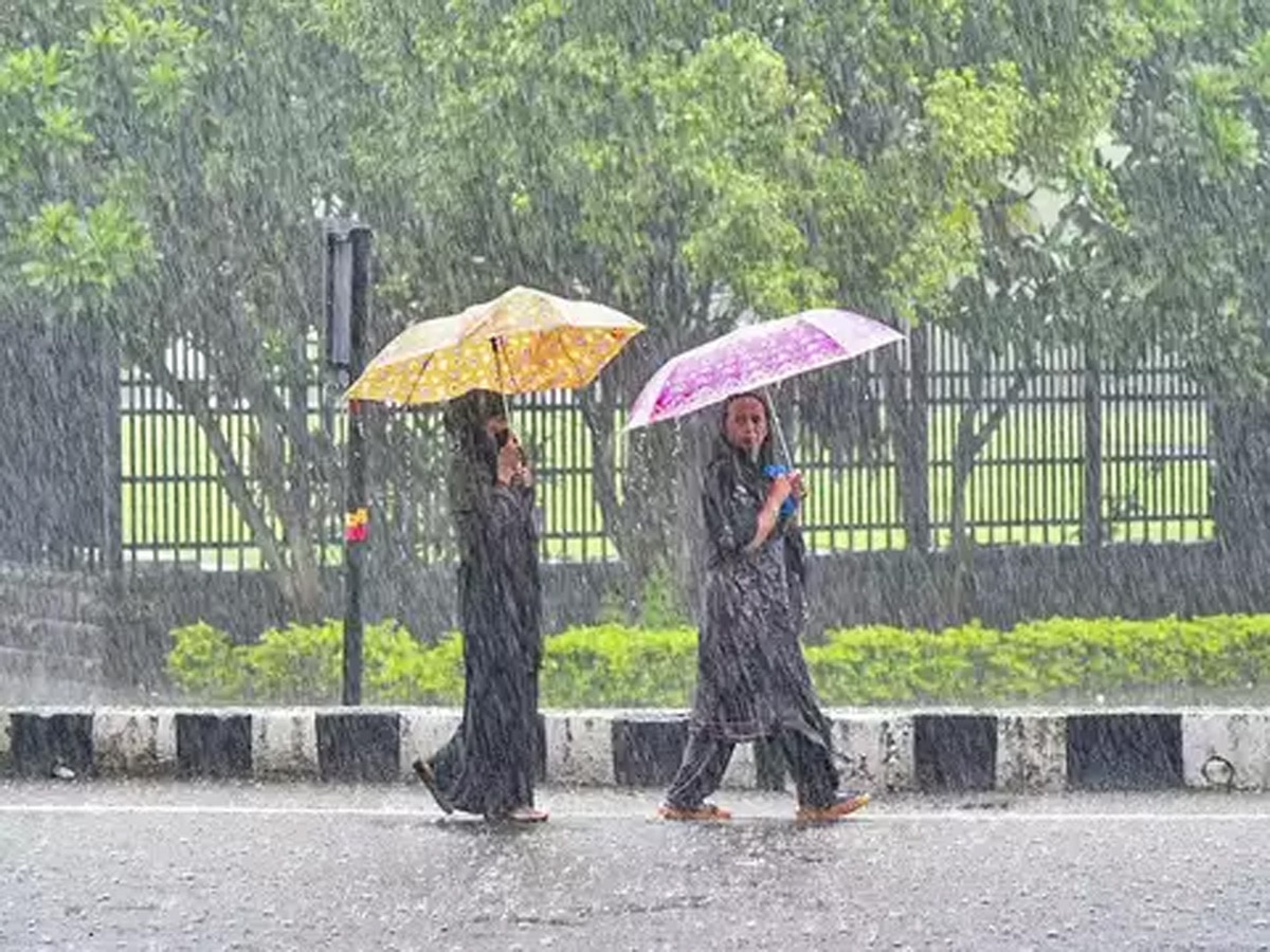 Weather Report: गुजरात और गोवा में होगी मूसलाधार बारिश, जानें आपके राज्य का हाल