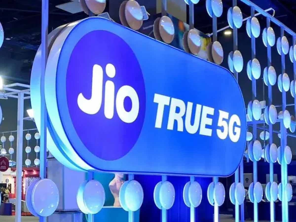 Reliance Jio: पहले महंगा क‍िया, अब 200 रुपये सस्‍ता क‍िया; Jio ने चुपचाप री-लॉन्‍च क‍िया यह धांसू प्‍लान!