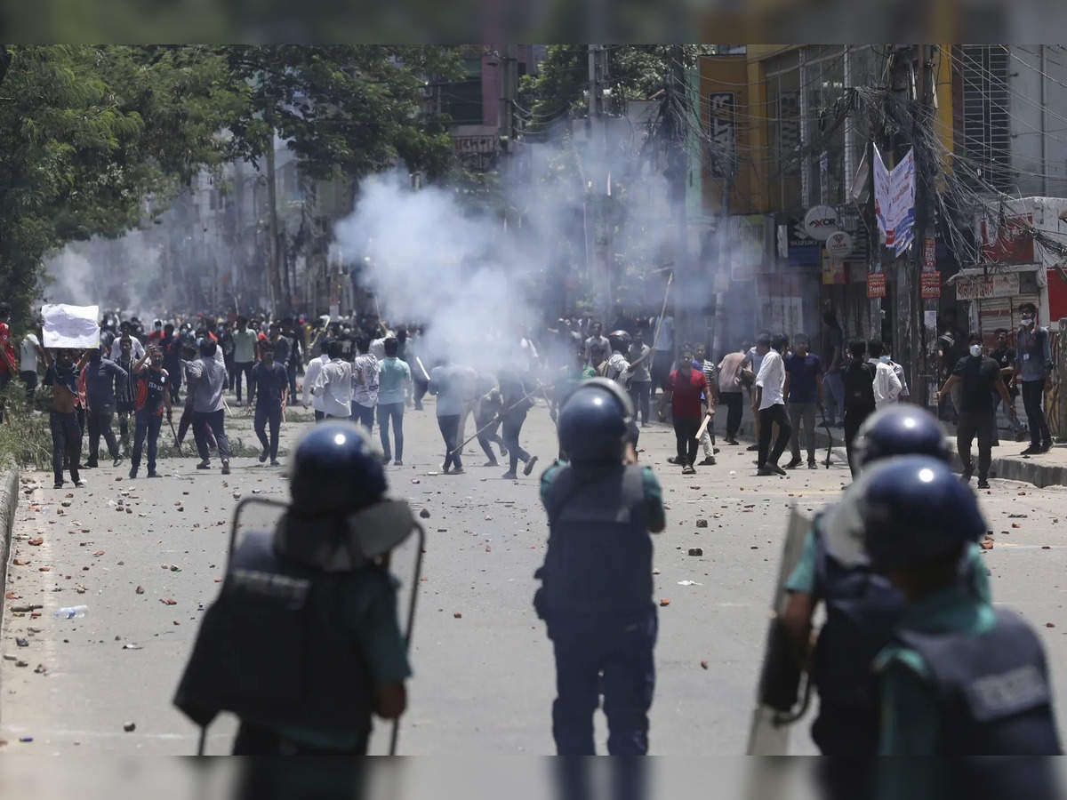 BANGLADESH VIOLENCE : ଉଗ୍ର ରୂପ ନେଉଛି ବାଂଲାଦେଶ ହିଂସା : ଗଲାଣୀ ୧୦୫ ଜଣଙ୍କ ଜୀବନ BANGLADESH VIOLENCE : ଉଗ୍ର ରୂପ ନେଉଛି ବାଂଲାଦେଶ ହିଂସା : ଗଲାଣୀ ୧୦୫ ଜଣଙ୍କ ଜୀବନ