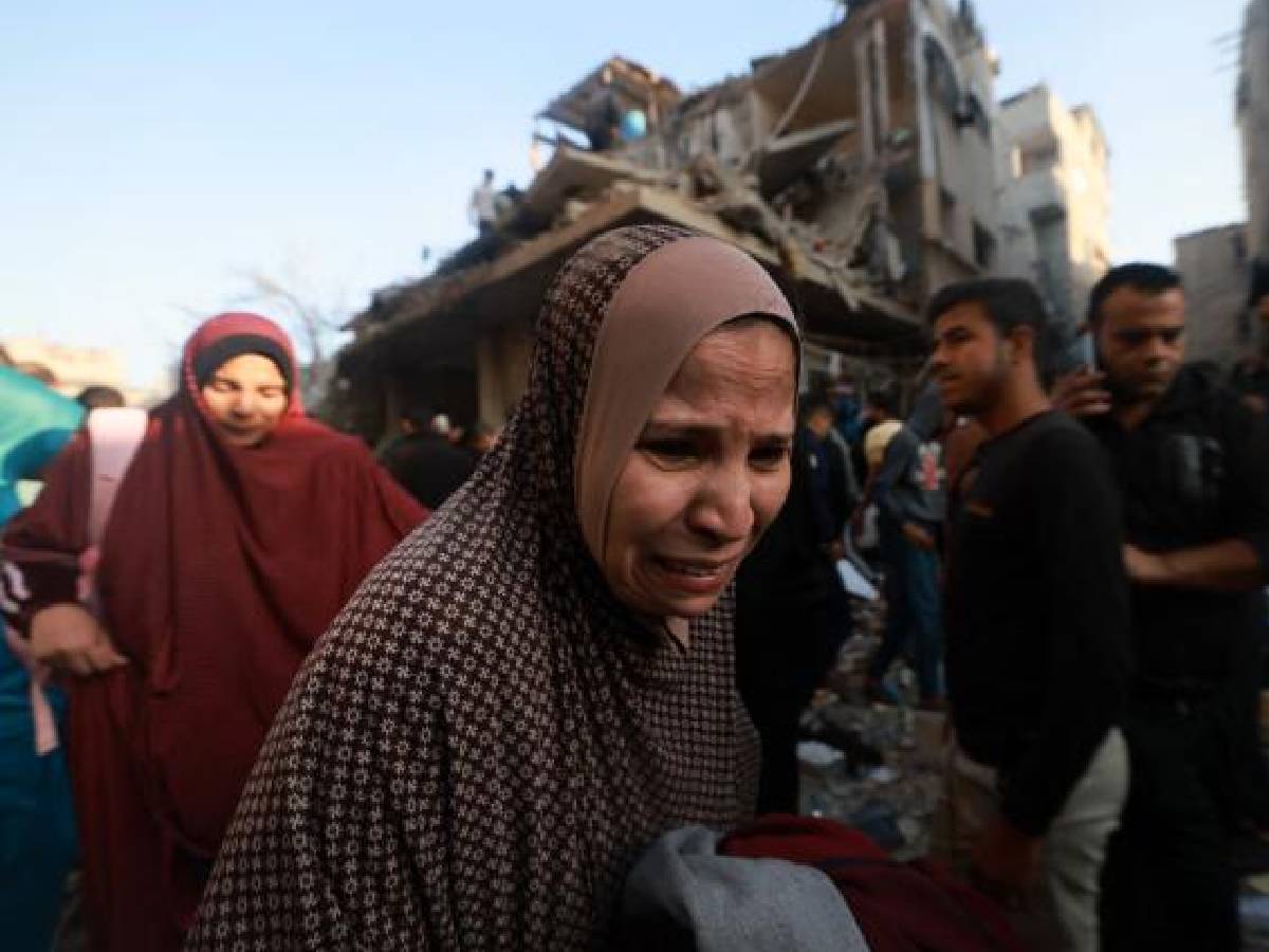 Gaza War: गाजा में इसराइली फौज का कहर जारी, रिफ्यूजी कैंप पर बरसाए बम, 13 की मौत Gaza War: गाजा में इसराइली फौज का कहर जारी, रिफ्यूजी कैंप पर बरसाए बम, 13 की मौत