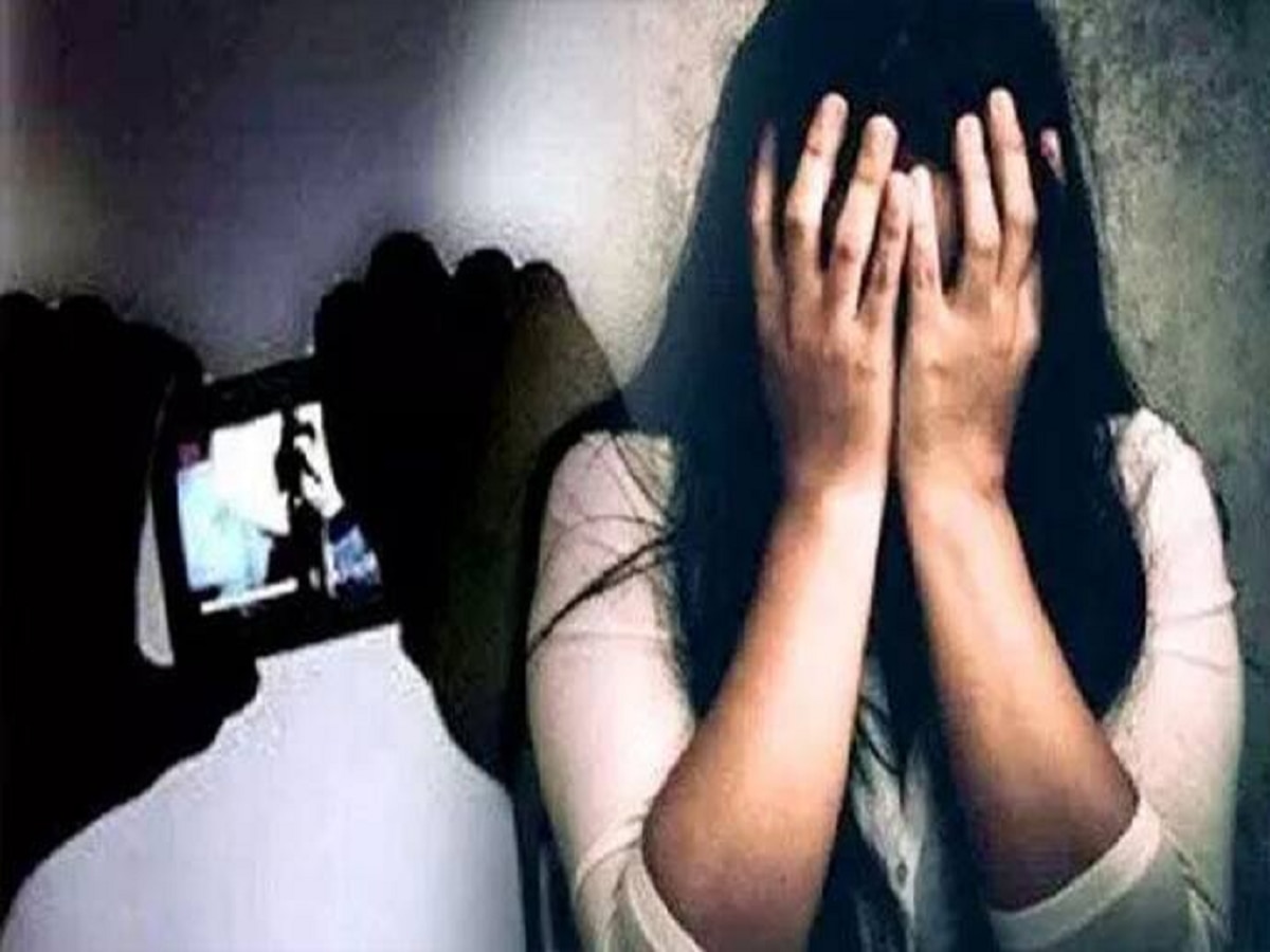 Rajasthan Crime: युवती का रेप कर खींची फोटो, फिर ब्लैकमेल कर दिल्ली-उत्तराखंड ले जा कई बार बनाया हवस का शिकार Rajasthan Crime: युवती का रेप कर खींची फोटो, फिर ब्लैकमेल कर दिल्ली-उत्तराखंड ले जा कई बार बनाया हवस का शिकार
