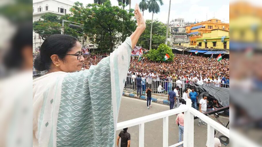 बांग्लादेश में जारी हिंसा के दरमियान CM ममता ने दिया बड़ा बयान; कहा- "दूंगी जगह"