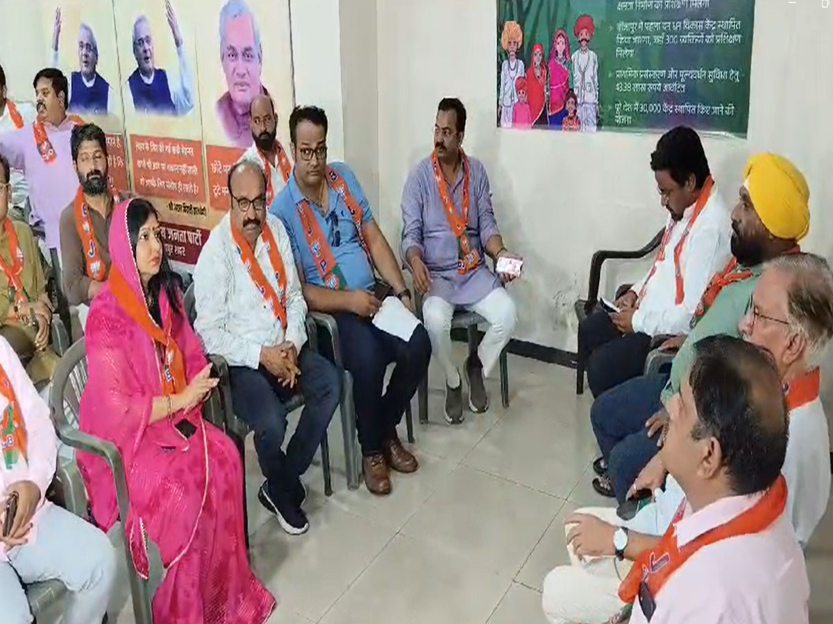 Jaipur News: कांग्रेस की मेयर मुनेश को हटाने के लिए BJP पार्षद नहीं एकजुट, जानें मामला Jaipur News: कांग्रेस की मेयर मुनेश को हटाने के लिए BJP पार्षद नहीं एकजुट, जानें मामला
