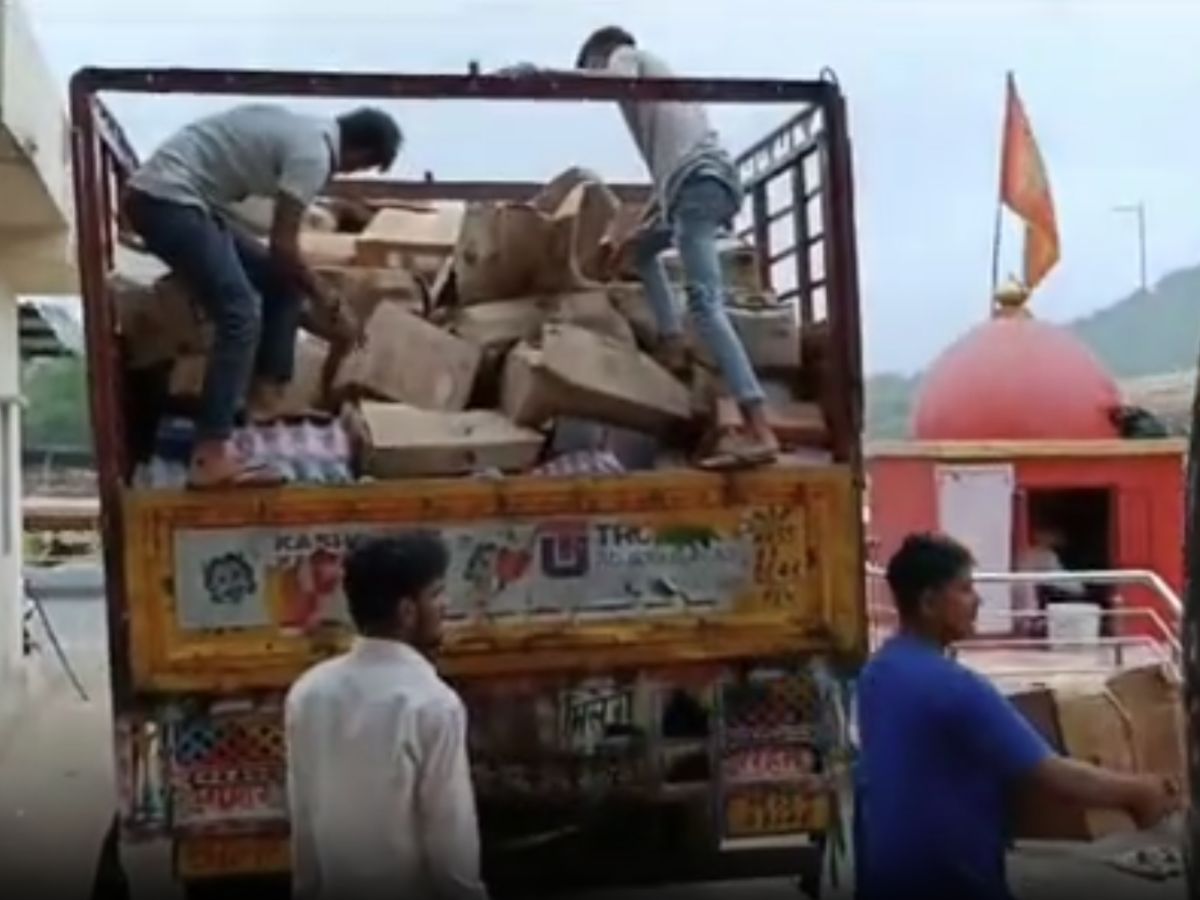 Dungarpur News: परचूनी के सामान की आड़ में शराब तस्करी, ट्रक से लाखों की शराब जब्त, दो आरोपी गिरफ्तार