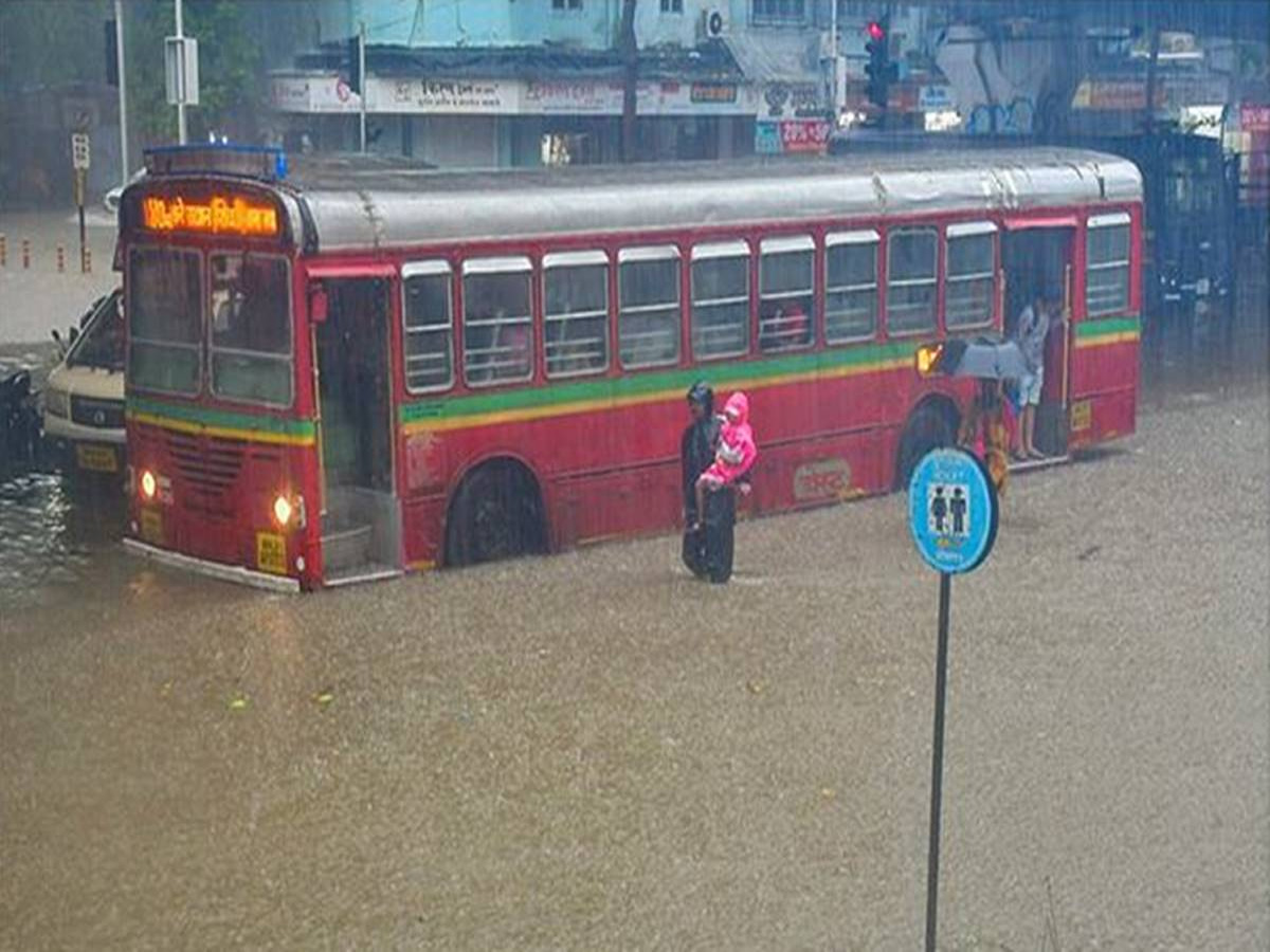 Mumbai Rain: मुंबई में आने वाले दिनों में कैसा रहेगा मौसम? विभाग ने जारी किया अलर्ट Mumbai Rain: मुंबई में आने वाले दिनों में कैसा रहेगा मौसम? विभाग ने जारी किया अलर्ट