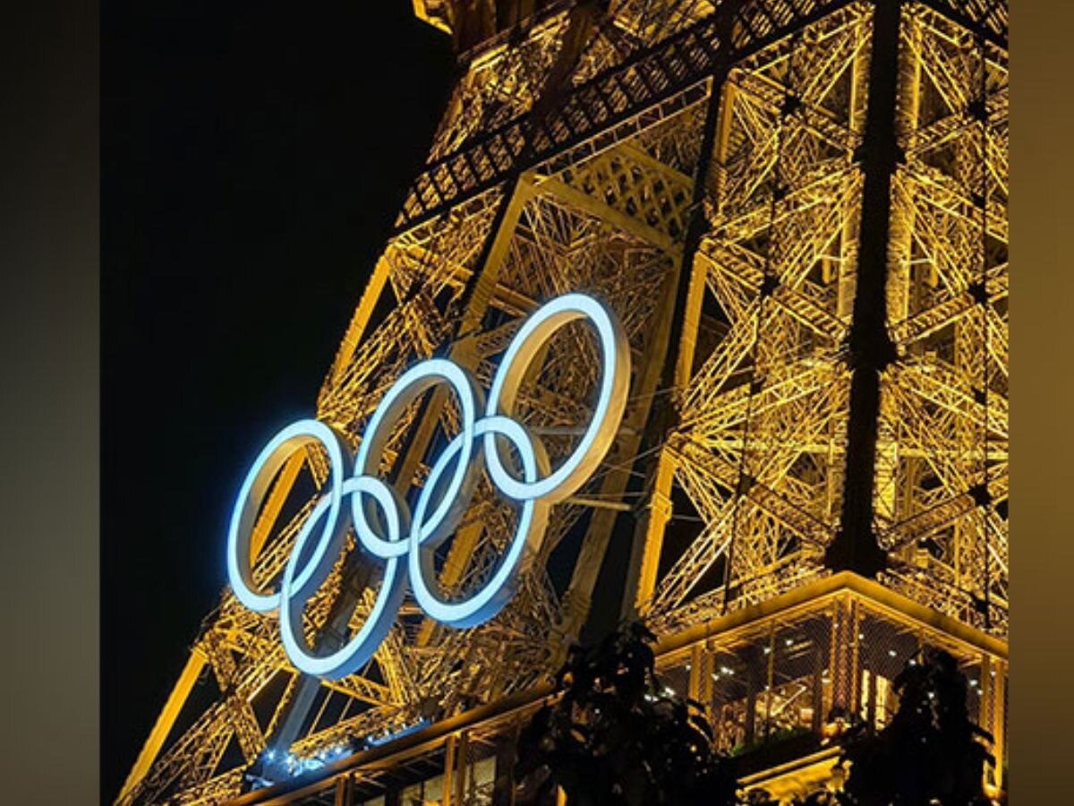 Paris Olympic 2024: ਪੈਰਿਸ 2024 ਦੇ ਉਦਘਾਟਨੀ ਸਮਾਰੋਹ ਤੋਂ ਪਹਿਲਾਂ ਆਈਫਲ ਟਾਵਰ ਓਲੰਪਿਕ ਦੇ ਰੰਗਾਂ 'ਚ ਚਮਕਿਆ, ਦੇਖੋ ਪਹਿਲੀ ਤਸਵੀਰ