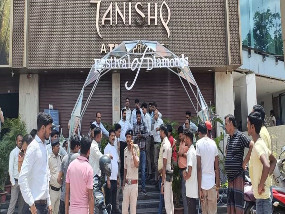 Purnia Tanishq Jewellery Showroom Robbery