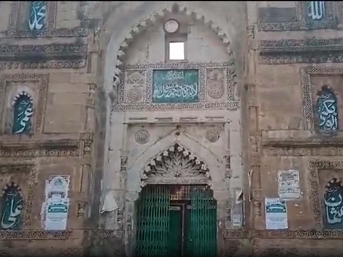 Jaunpur Mosque: क्या मंदिर तोड़कर बनाई गई अटाला मस्जिद? अदालत पहुंचा हिंदू संगठन