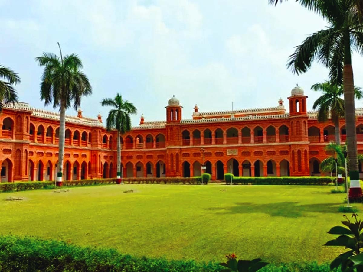 AMU के पीएचडी छात्र यूनिवर्सिटी से हुए नाराज; इस फैसले से आ गए सड़क पर