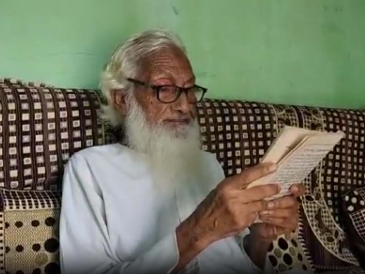 मिलिए संस्कृत के गुरु हयातुल्लाह खां से; चारों वेदों का है ज्ञान मिलिए संस्कृत के गुरु हयातुल्लाह खां से; चारों वेदों का है ज्ञान