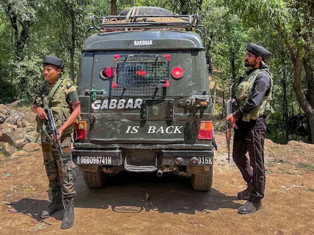 Jammu And Kashmir: कुपवाड़ा एनकाउंटर में एक जवान शहीद, मारा गया पाकिस्तानी; कैप्टन समेत चार जख्मी Jammu And Kashmir: कुपवाड़ा एनकाउंटर में एक जवान शहीद, मारा गया पाकिस्तानी; कैप्टन समेत चार जख्मी