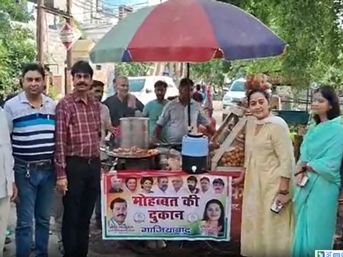 Name Plate Controversy: क्या 'हिन्दू पहचान' से जीतेगी 'मोहब्बत की दुकान'; नेम प्लेट विवाद पर छिड़ा नया सियासी संग्राम Name Plate Controversy: क्या 'हिन्दू पहचान' से जीतेगी 'मोहब्बत की दुकान'; नेम प्लेट विवाद पर छिड़ा नया सियासी संग्राम