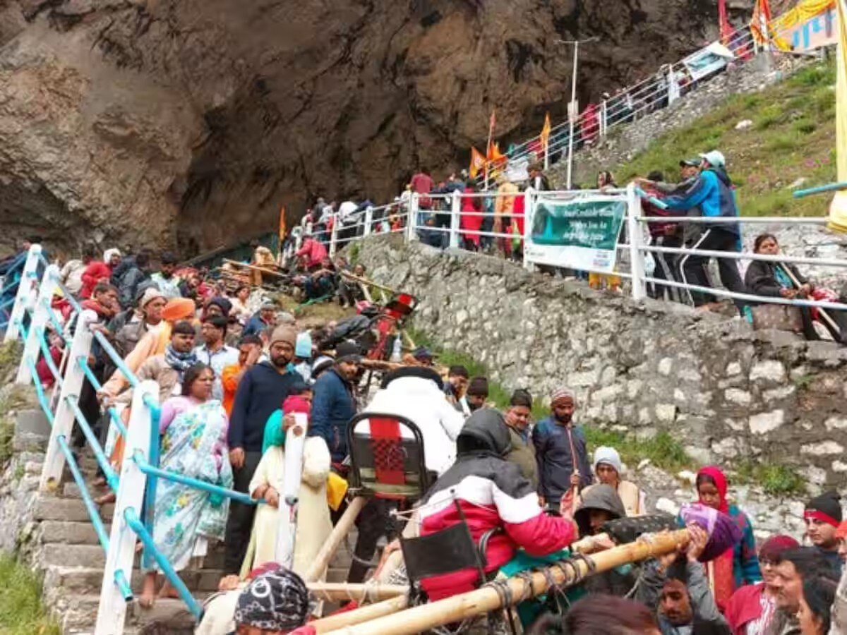 Amarnath Yatra ने पिछले साल का रिकॉर्ड तोड़ा, 29 दिन में 4.51 लाख से ज्यादा श्रद्धालुओं ने किए बाबा बर्फानी के दर्शन