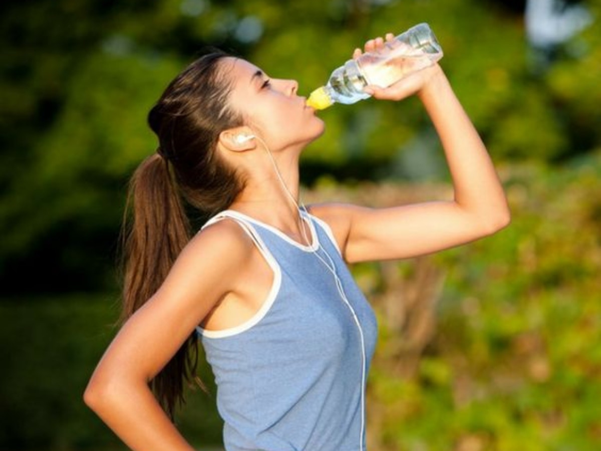 drinking cold water in monsoon