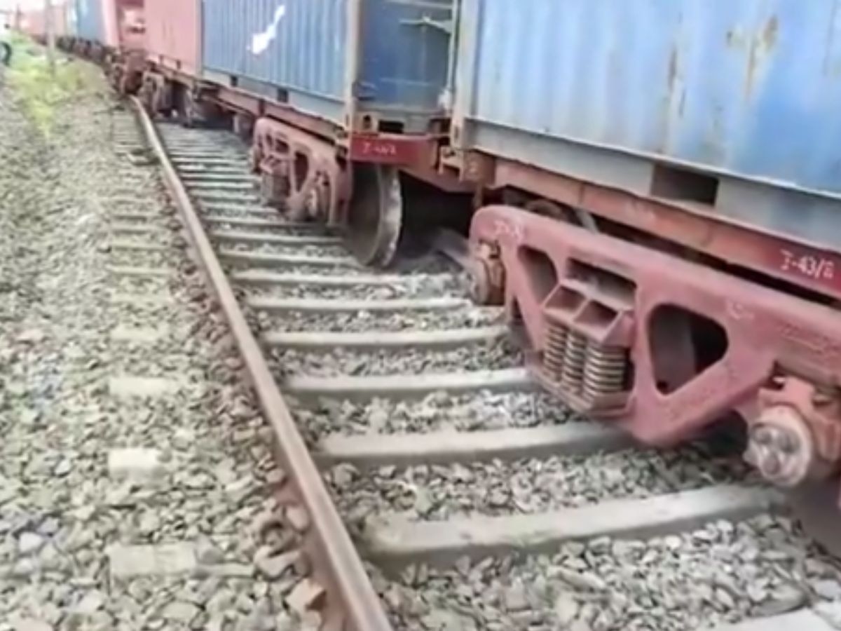 Goods Train Derailed: ମଞ୍ଚେଶ୍ୱରରେ ଓଲଟିଲା ମାଲଗାଡ଼ି: ଜାଣନ୍ତୁ କେଉଁ ଟ୍ରେନ ହୋଇଛି ବାତିଲ ଓ କେଉଁ ଟ୍ରେନର ସମୟ ବଦଳିଛି