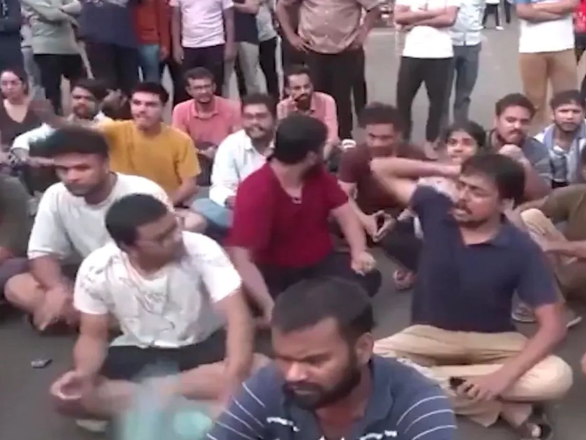 Delhi Tragedy: ସାମ୍ନାକୁ ଆସିଲା ଦୁର୍ଘଟଣାର ହୃଦୟ ବିଦାରକ ଚିତ୍ର Delhi Tragedy: ସାମ୍ନାକୁ ଆସିଲା ଦୁର୍ଘଟଣାର ହୃଦୟ ବିଦାରକ ଚିତ୍ର