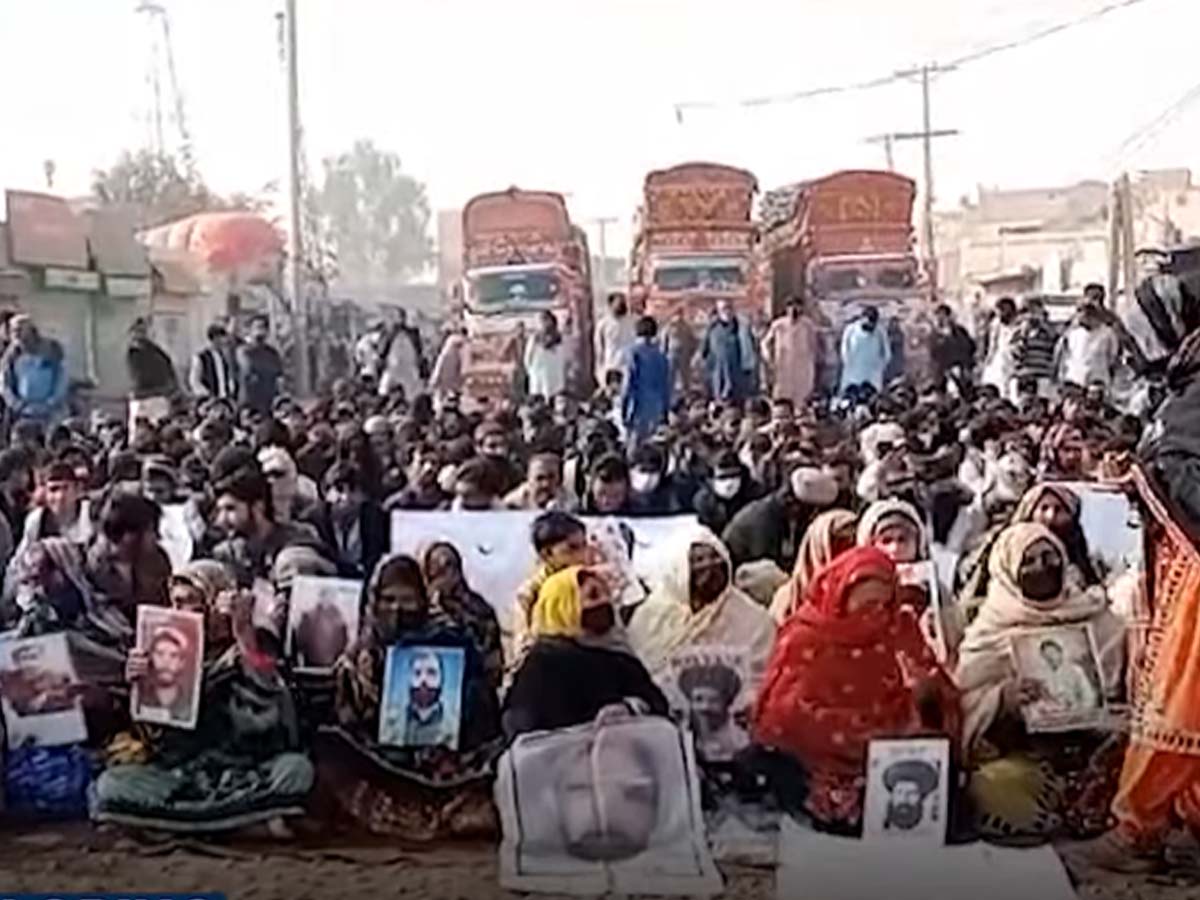 पाकिस्तान में जारी है हक के लिए प्रदर्शन; सुरक्षा बलों से झड़प में 3 लोगों की मौत पाकिस्तान में जारी है हक के लिए प्रदर्शन; सुरक्षा बलों से झड़प में 3 लोगों की मौत
