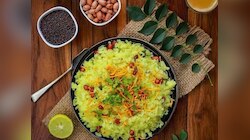 सुबह नाश्ते में ऐसे बनाएं टेस्टी पोहा, पेट भरेगा पर मन नहीं