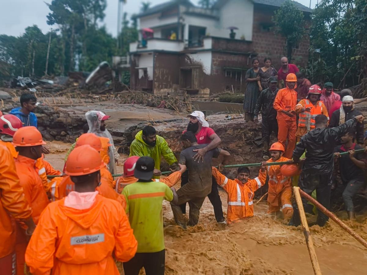 PM Modi on Wayanad Landslide: लैंडस्लाइड पर क्या बोले मोदी और राहुल? सीएम से की बात PM Modi on Wayanad Landslide: लैंडस्लाइड पर क्या बोले मोदी और राहुल? सीएम से की बात