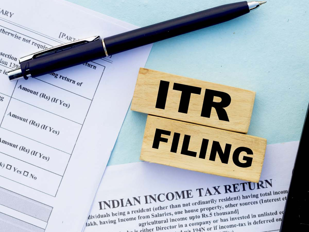 ITR Filing Deadline: क्या बढ़ेगी आईटीआर फाइल करने की डेडलाइन? लोगों को आ रही समस्या ITR Filing Deadline: क्या बढ़ेगी आईटीआर फाइल करने की डेडलाइन? लोगों को आ रही समस्या