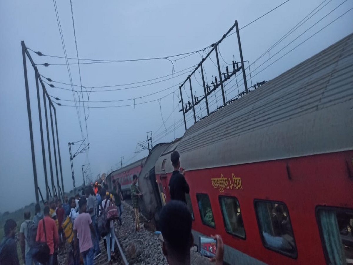 Jharkhand Train Accident: CM हेमंत सोरेन ने DC को दिए ये निर्देश, घायलों को एयर एंबुलेंस के जरिए रेस्क्यू कर पहुंचाया जा रहा अस्पताल