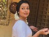 घर में स्वेटर, शॉल और जूते बनाए