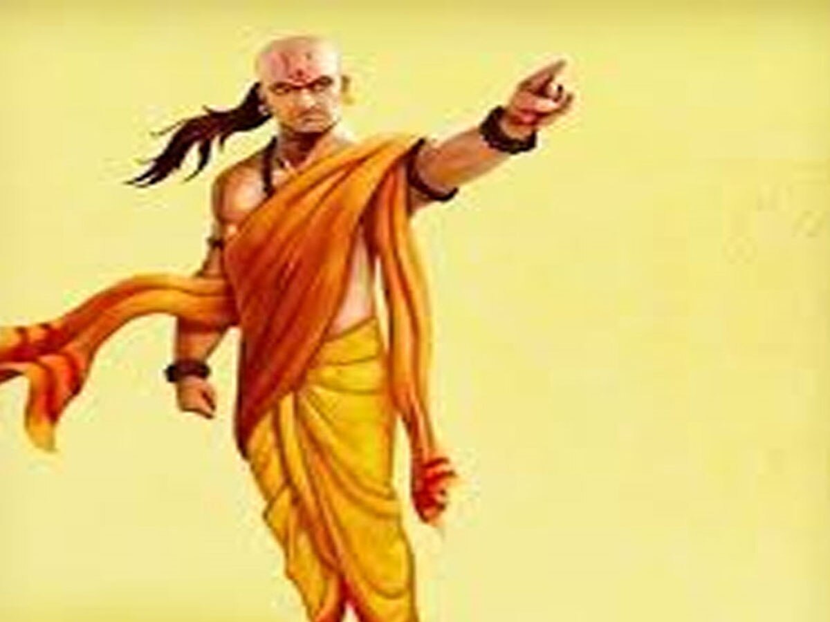 according to Acharya Chanakya Men should adopt 5 qualities 