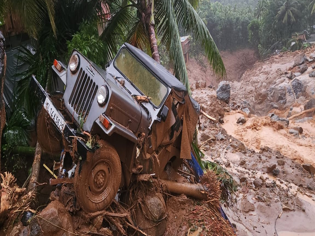 Wayanad Landslide Update: 156 लोगों की मौत, दर्जनों जख्मी; जानें वायनाड लैंडस्लाइड अपडेट Wayanad Landslide Update: 156 लोगों की मौत, दर्जनों जख्मी; जानें वायनाड लैंडस्लाइड अपडेट