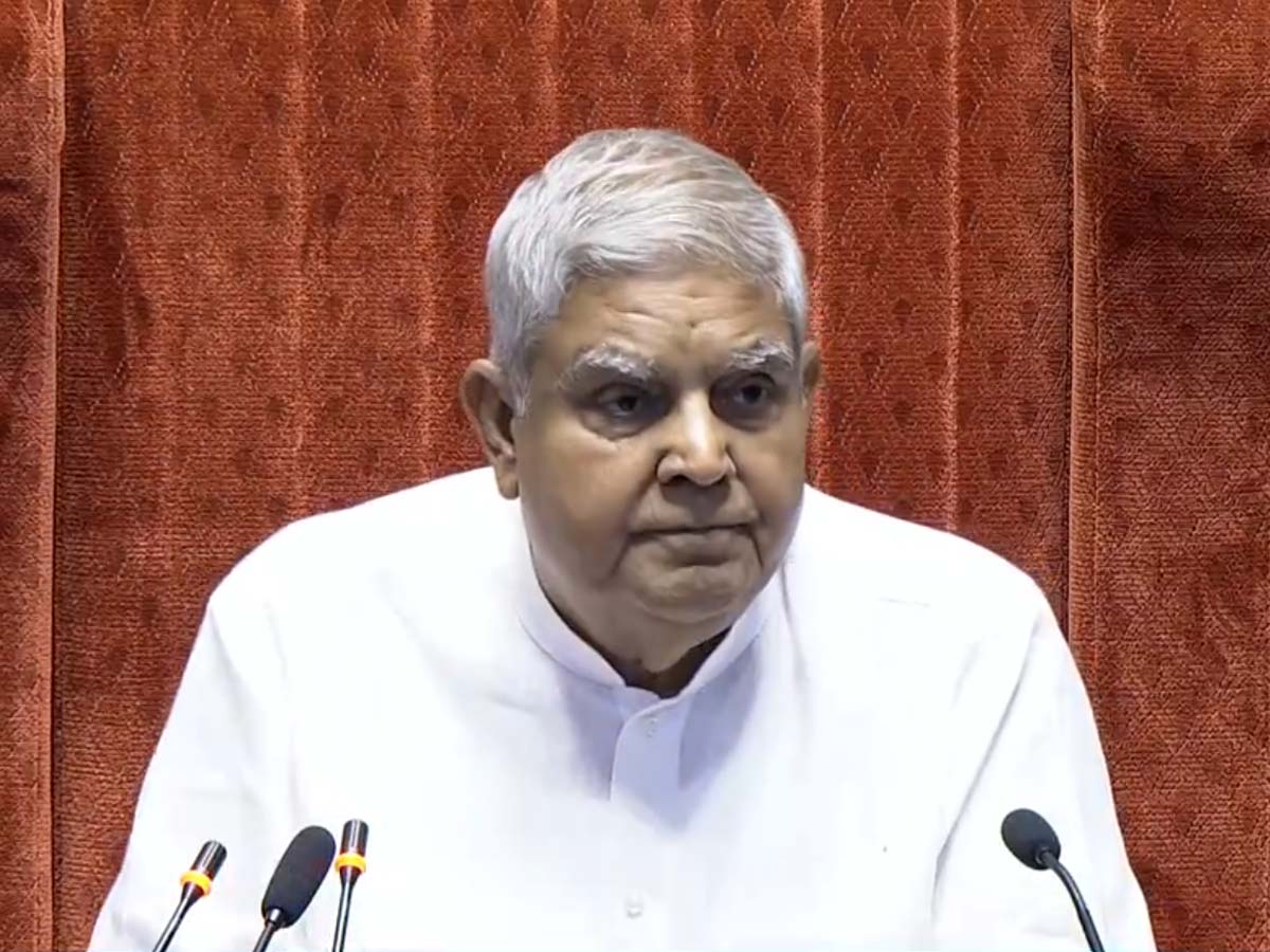 उपराष्ट्रपति ने राज्यसभा में RSS की तारीफ में पढ़े कसीदे, सुनकर गुस्से में लाल हुआ विपक्ष उपराष्ट्रपति ने राज्यसभा में RSS की तारीफ में पढ़े कसीदे, सुनकर गुस्से में लाल हुआ विपक्ष