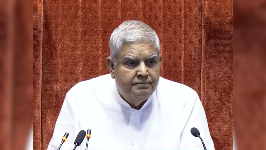 उपराष्ट्रपति ने राज्यसभा में RSS की तारीफ में पढ़े कसीदे, सुनकर गुस्से में लाल हुआ विपक्ष