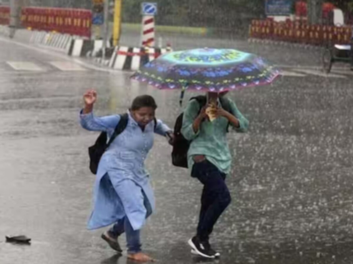 Delhi Rains: 'सैलाब' अभी थमा नहीं है, आज भी होगी भारी बारिश, इस तरफ से बिलकुल भी न जाएं