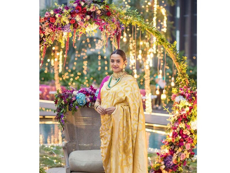 बनारसी साड़ी में 