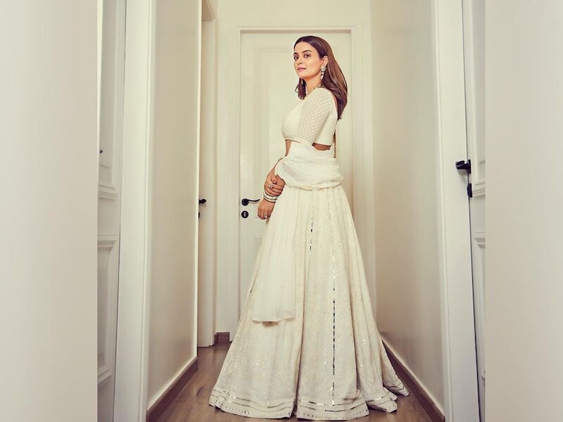 स्टाइलिश लुक में 