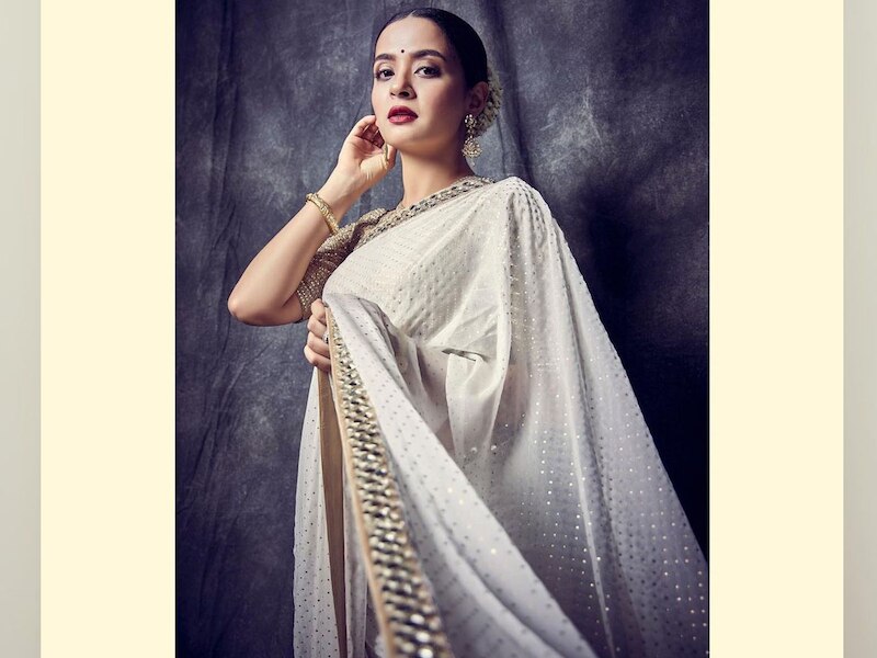  सुरवीन चावला 