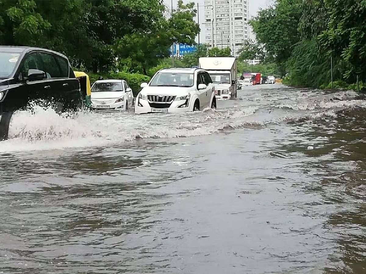 Weather Update: इस वीकेंड Delhi-NCR में भारी बारिश के आसार, भूलकर भी न करें घर से बाहर निकलने की गलती