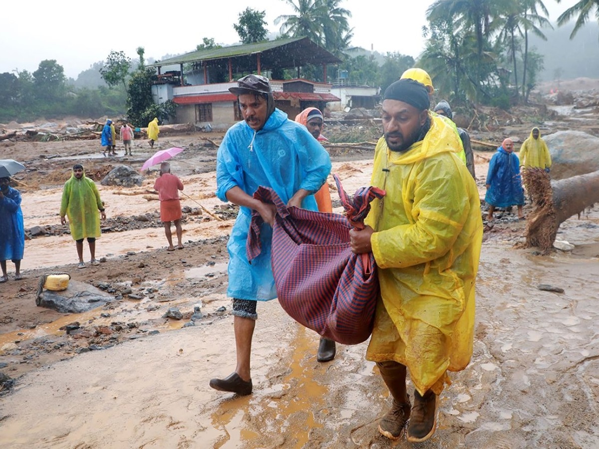 Wayanad Landslide: लैंडस्लाइड के 4 दिन बाद जिंदा निकाले गए 4 लोग, अब तक 300 से अधिक मौतें हुईं