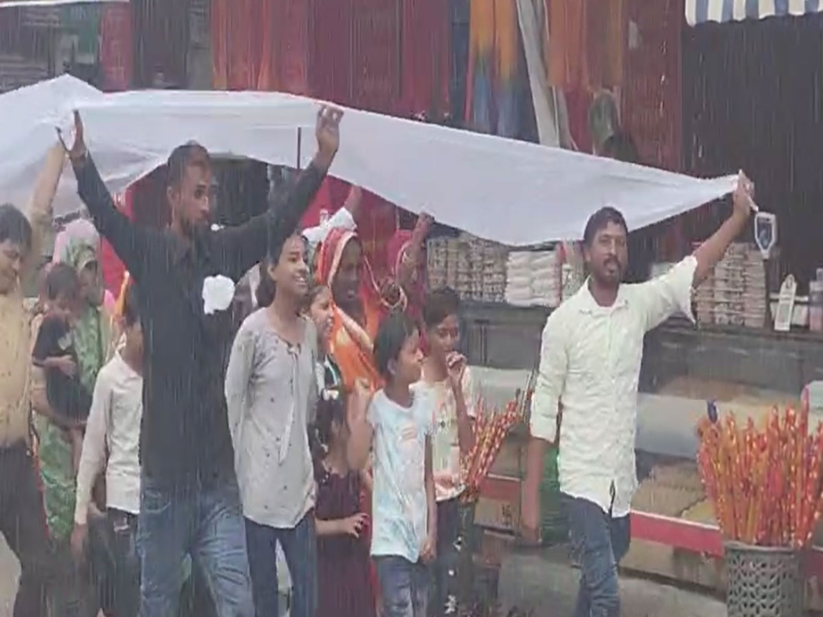 sikar rain baba khatu shyam devotees arriving wet to visit see photos
