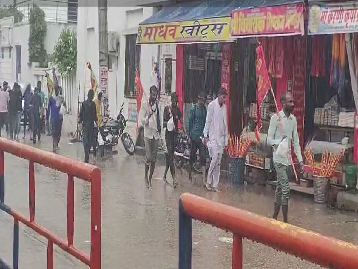 sikar rain baba khatu shyam devotees arriving wet to visit see photos