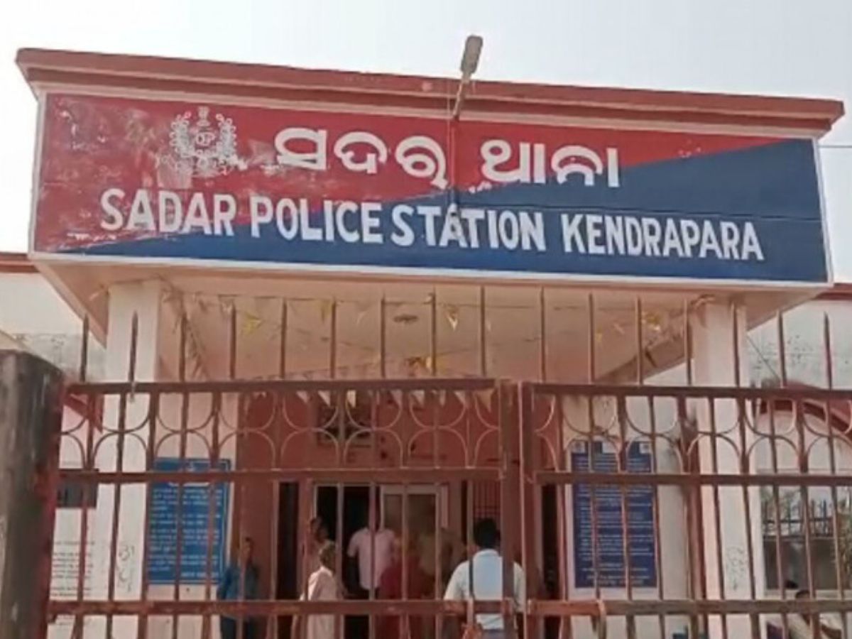 କେନ୍ଦ୍ରାପଡାରେ ଚାଞ୍ଚଲ୍ୟ, ଆଳୁ ବ୍ୟବସାୟୀଙ୍କଠାରୁ ୯ ଲକ୍ଷ ଲୁଟ୍ କେନ୍ଦ୍ରାପଡାରେ ଚାଞ୍ଚଲ୍ୟ, ଆଳୁ ବ୍ୟବସାୟୀଙ୍କଠାରୁ ୯ ଲକ୍ଷ ଲୁଟ୍