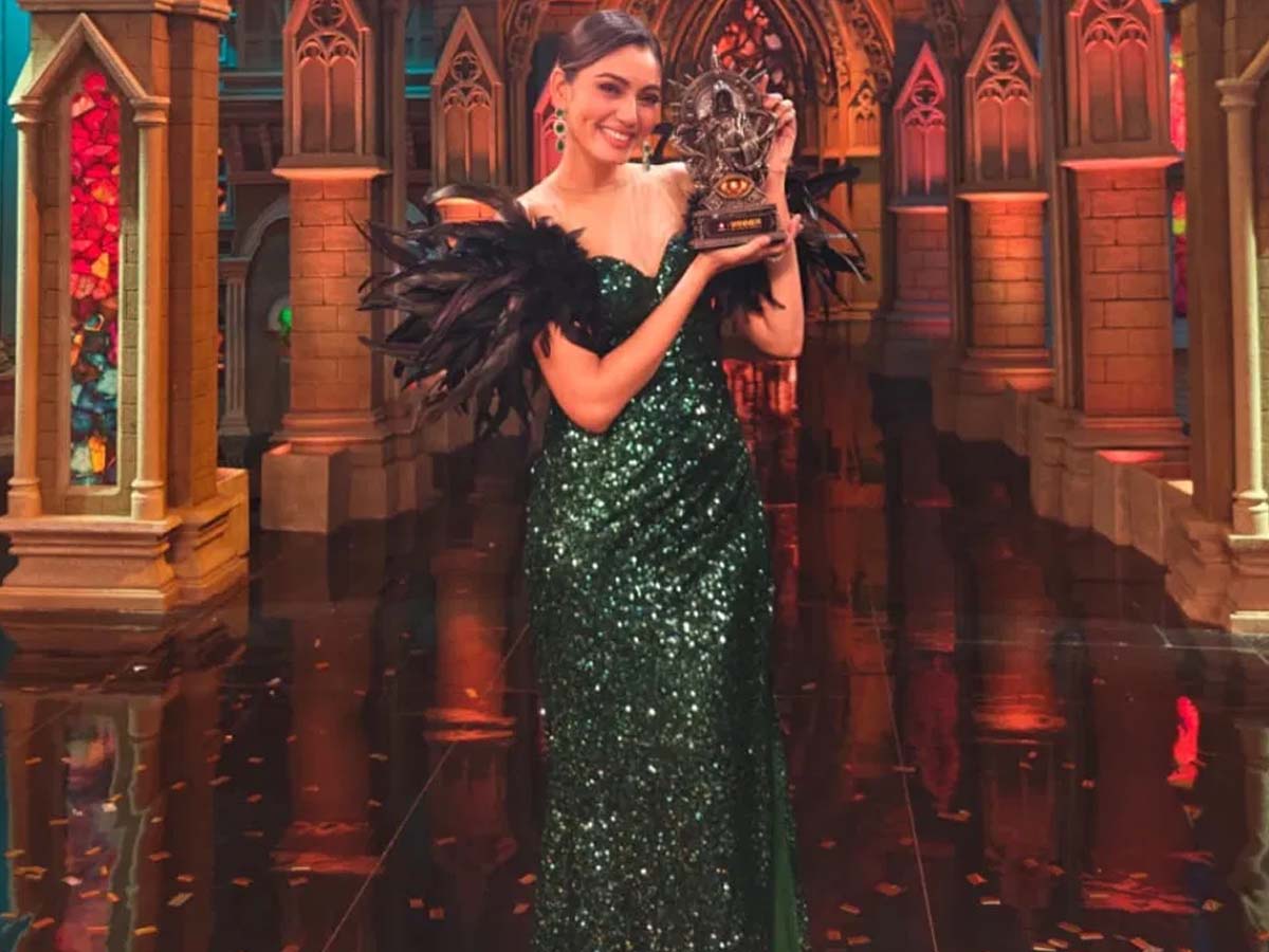 Bigg Boss OTT 3 Grand Finale: सना मकबूल ने दर्ज की जीत; नाएज़ी बने पहले रनर अप Bigg Boss OTT 3 Grand Finale: सना मकबूल ने दर्ज की जीत; नाएज़ी बने पहले रनर अप