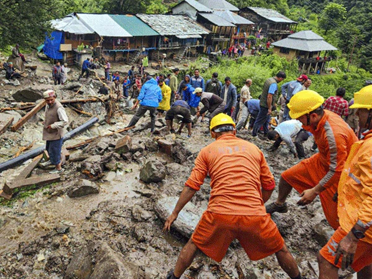 बारिश का कहर! उत्तराखंड और हिमाचल प्रदेश में 23 लोगों की गई जान, आज निकाले जाएंगे 800 श्रद्धालु