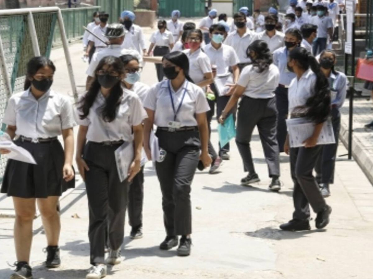 सरकारी स्कूल के टीचर्स ने ये क्या कर दिया? इस शक के चलते उतरवा दिए छात्रों के कपड़े,भड़के पैरेंट्स